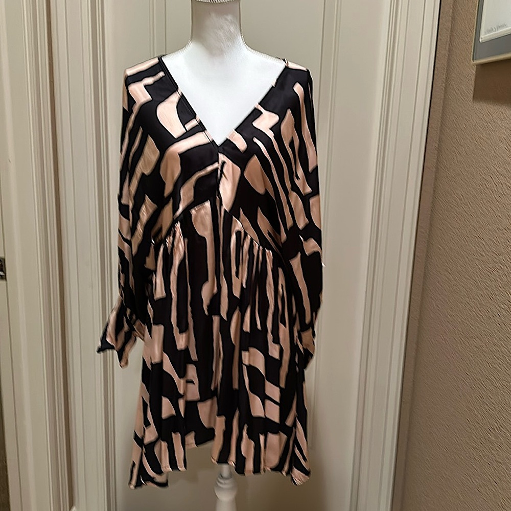 Sofia Long sleeved flowy dress.